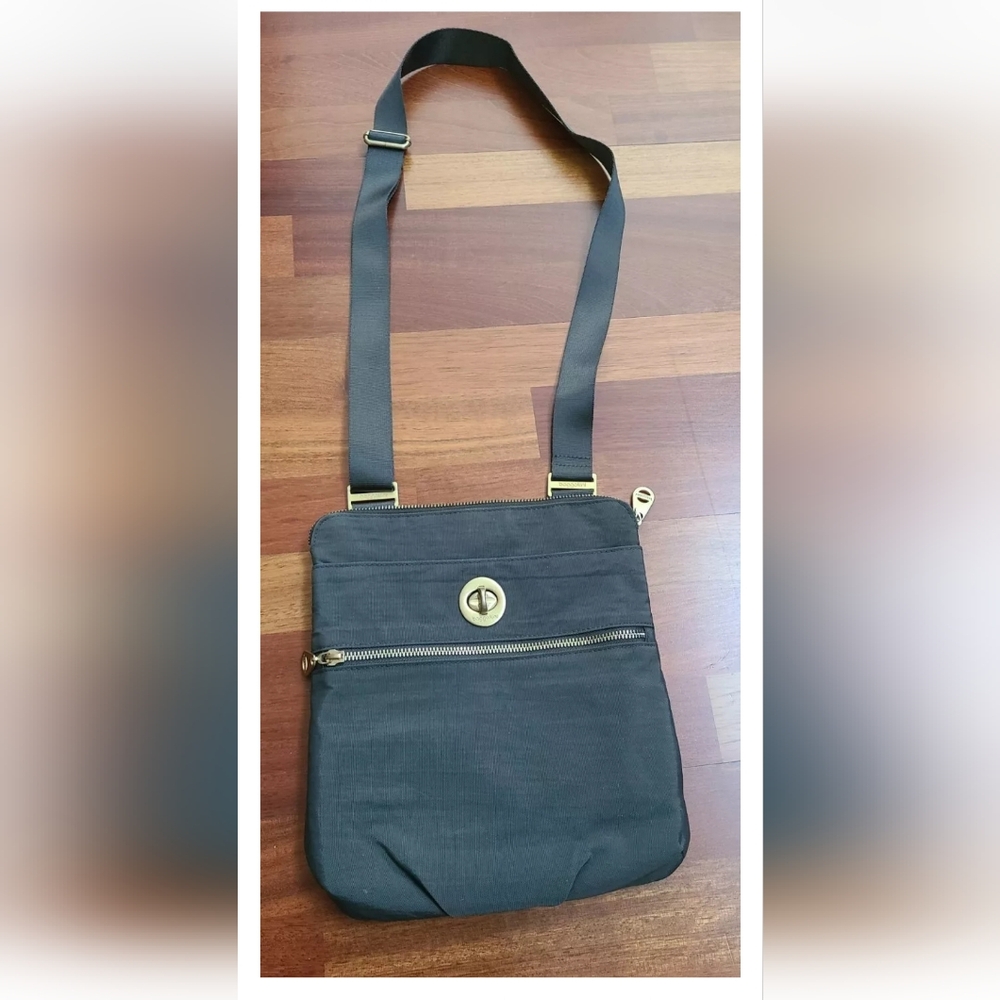 Baggallini Grey Crossbody Bag Medium Size With Gold Hardware